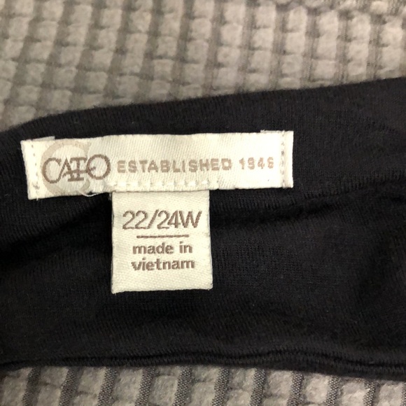 Cato size 22/24W black blouse blue design on front & cut out on back - Picture 7 of 7